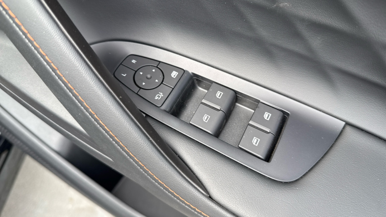 MG HS 1.5 T-GDI Trophy 5dr DCT Petrol Hatchback